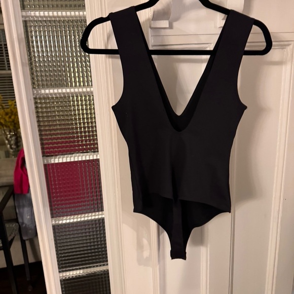 Free People Woman’s Keep It Sleek Bodysuit size XS solid Black Deep V NWOT - Picture 4 of 9